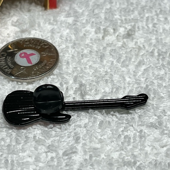🎸Hot Rocker pin -gorgeous-NWT - Picture 2 of 7